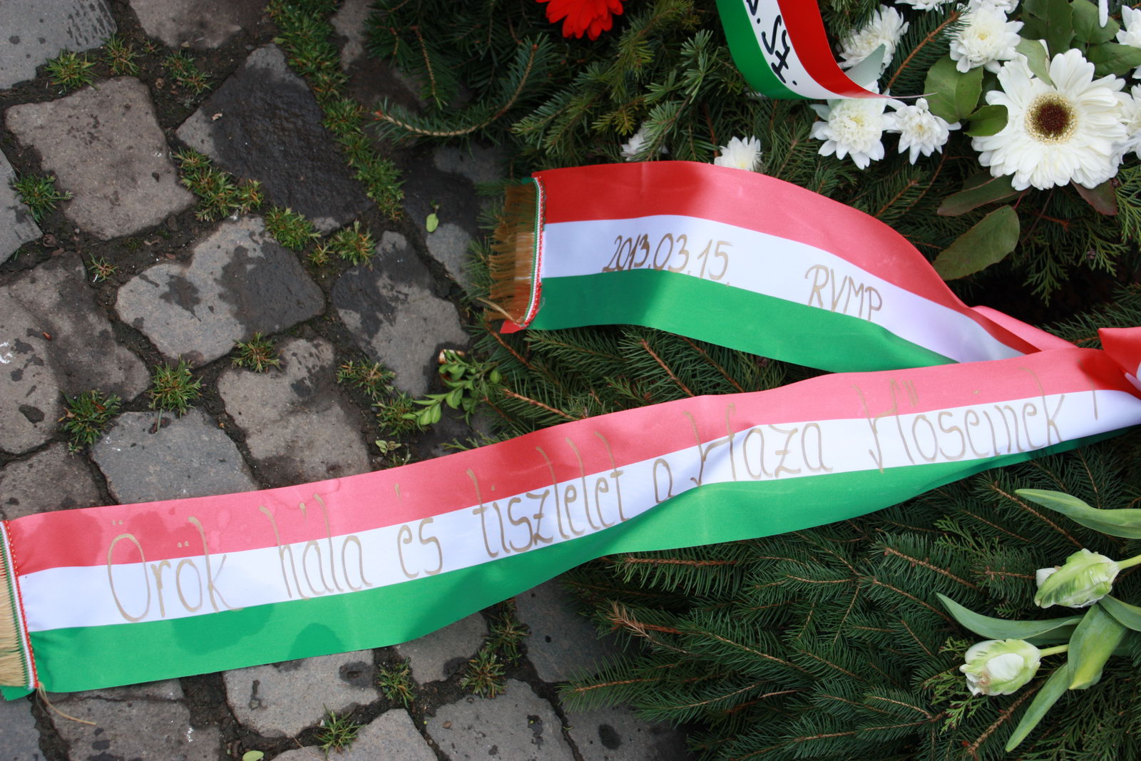 Koszorúzás Aradon