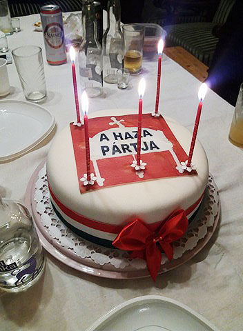 Születésnapi torta: 5 éves A HAZA PÁRTJA
